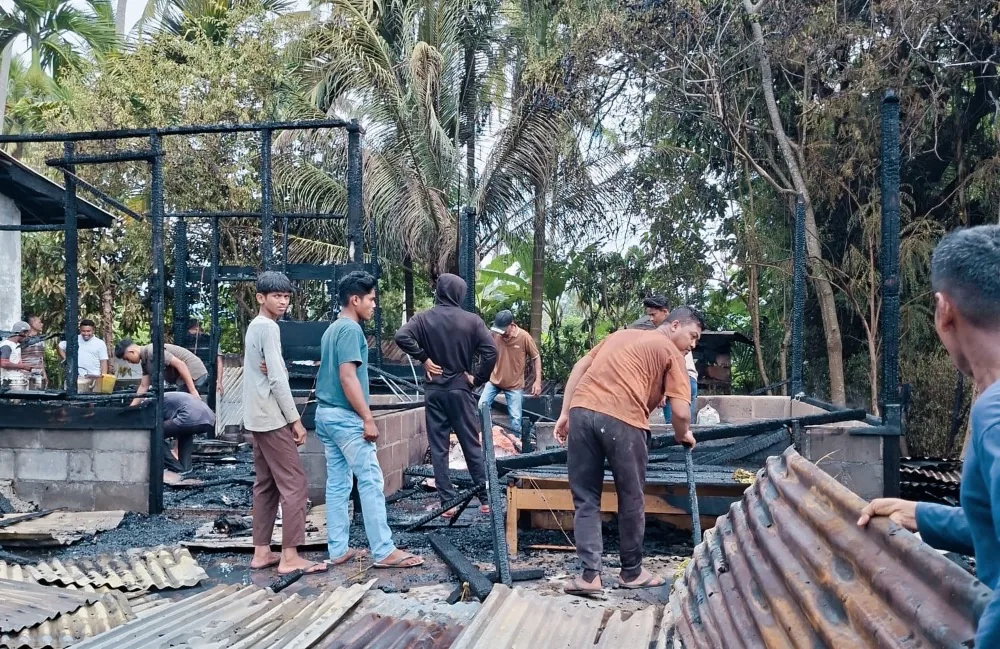 Kebakaran Aceh Besar Hanguskan Rumah Warga Indrapuri, Dinsos Salurkan Bantuan Masa Panik