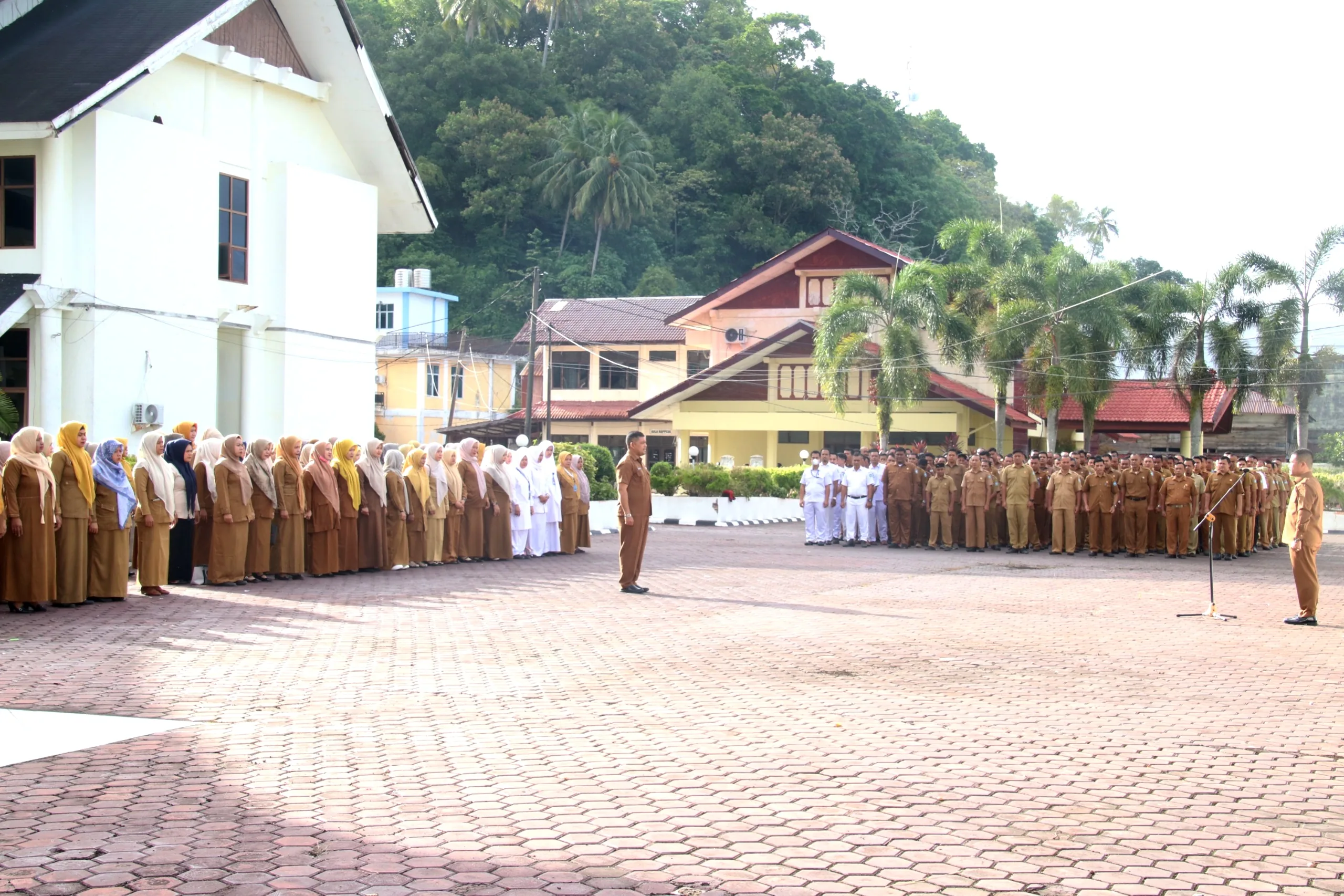 Pimpin Apel Gabungan, Sekda Aceh Selatan: Disiplin ASN Bukan Pilihan, tapi Kewajiban Mutlak