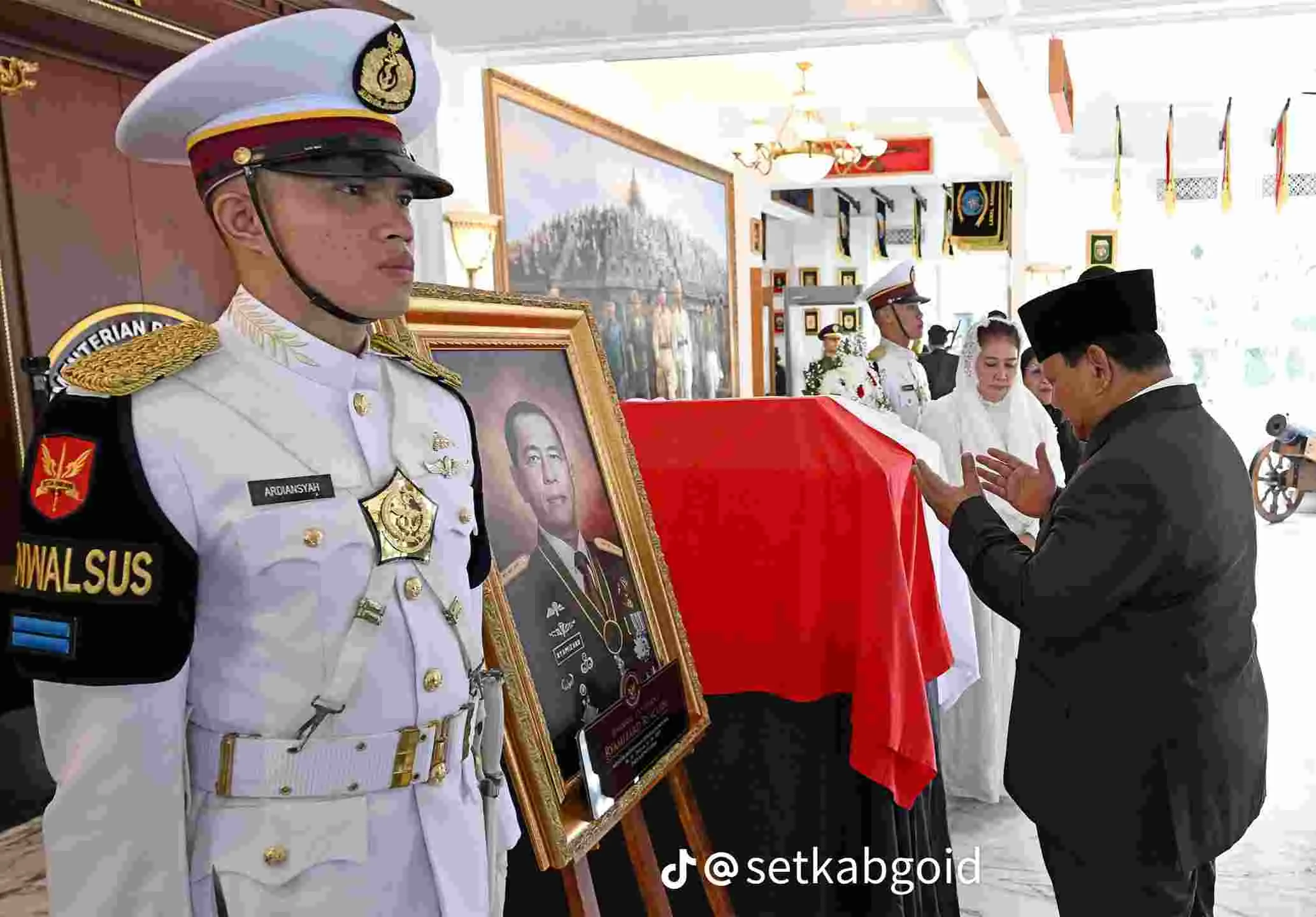 Ryamizard Ryacudu Wafat, Presiden Prabowo Pimpin Pelepasan Jenazah di Kemenhan