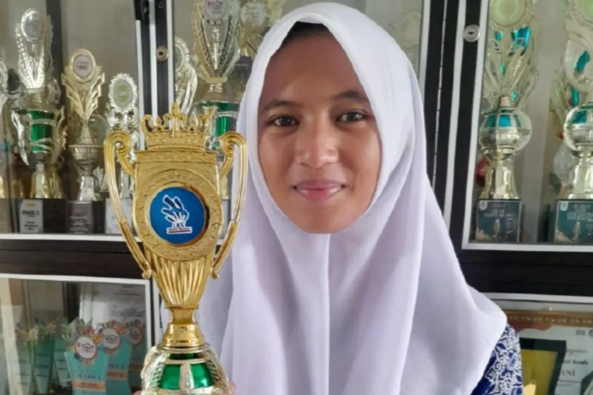 Kisah Inspiratif Alya: Siswi SLB Penerima Beasiswa Baitul Mal Aceh Sabet Juara 1 Lomba TIK