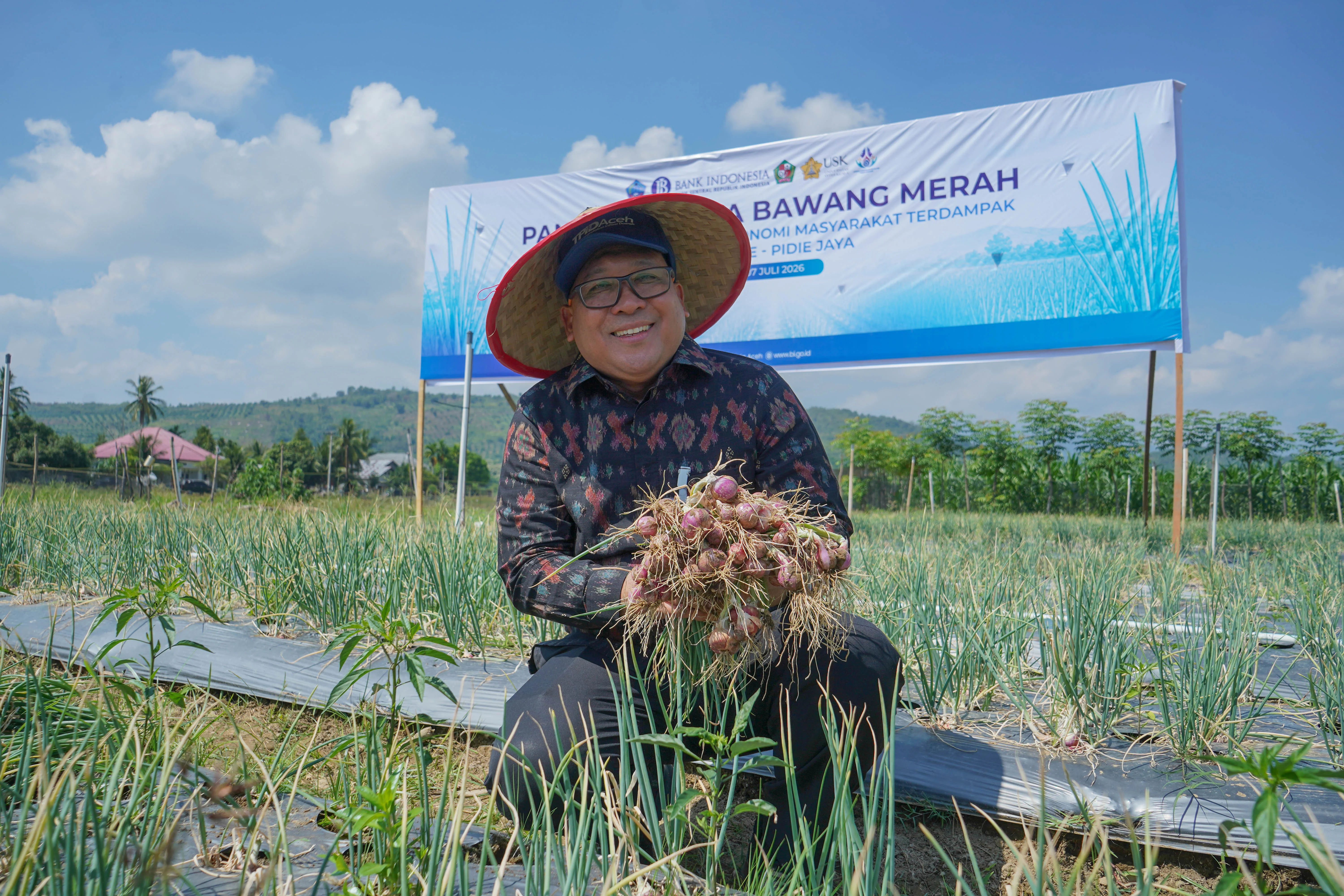 Panen Perdana Bawang Merah Digelar di Lahan Pascabanjir Pidie Jaya