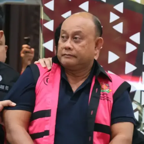Resmi Berompi Pink, Eks Kepala BGN Dadan Hindayana Ditahan Kejagung