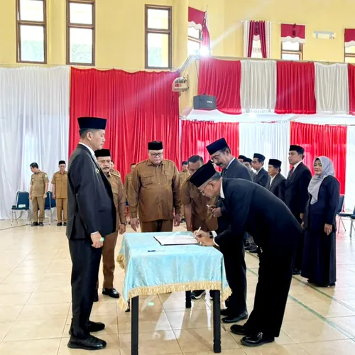 Bupati Aceh Selatan H. Mirwan Copot Dua Kepala Dinas Menjadi Kepala Bidang, Ini Alasannya