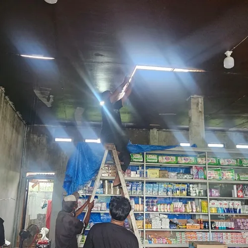 Hujan dan Angin Kencang Rusak Atap Sejumlah Toko di Aceh Besar